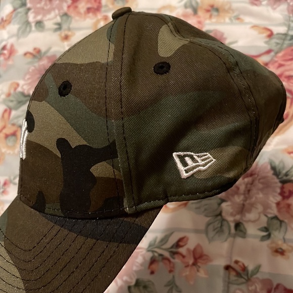 New Era 9 Forth Camo Cap with NY Embroidery - Picture 3 of 3